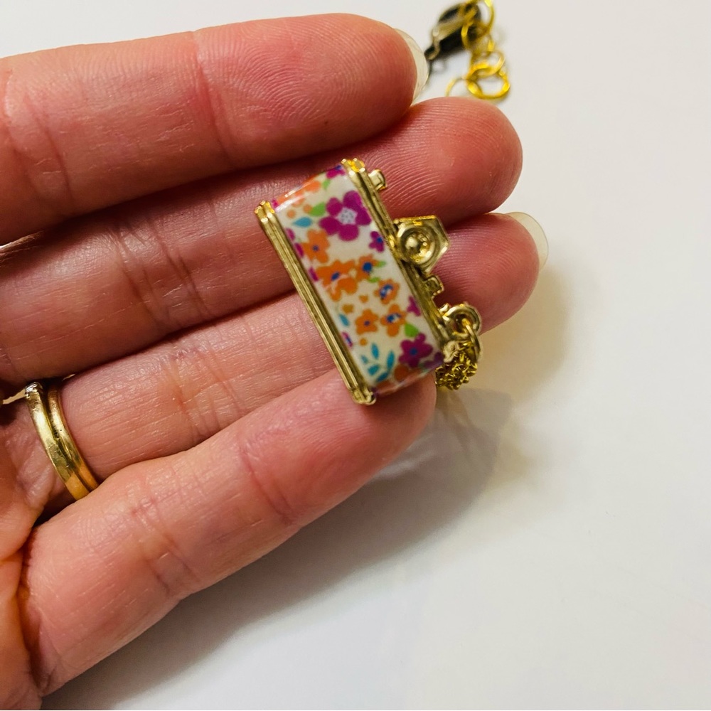 FOREVER 21 Floral Camera Necklace - Picture 6 of 8